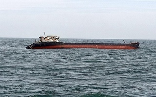 Ўмон қирғоқлари яқинида нефть танкери ағдарилиб кетди