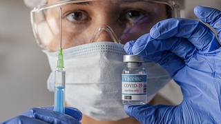 Эксперты о побочных эффектах вакцин от Covid-19: ожидаемая реакция организма