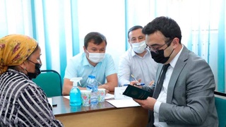 В Янгиюле организована выездная приемная для решения проблем в сфере дошкольного образования