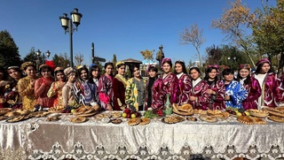 Toshkent tibbiyot akademiyasi talabalari adiblar xiyobonida