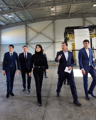 Саида Мирзиёева посетила завод «Karakalpak BasaltWool» в Каракалпакстане