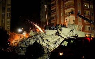 Misrda uch qavatli binoning qulab tushishi oqibatida besh kishi hayotdan ko'z yumdi