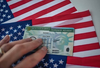 Участие в Green Card Lottery станет платным