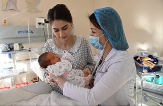 ЖССТ янги туғилган чақалоқлар ва уларнинг оналарига тиббий хизмат кўрсатиш бўйича тавсияларни ишлаб чиқди