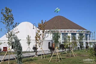 Президент Шавкат Мирзиёев Нукус шаҳрида тадбиркорлар билан очиқ мулоқоти ўтказади