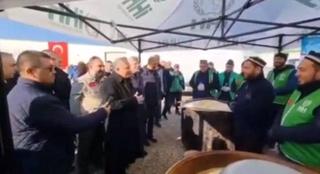 Глава Парламента Турции поблагодарил узбекских добровольцев за помощь