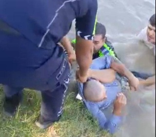 В Кашкадарье сотрудник ДПС спас тонущего в канале гражданина