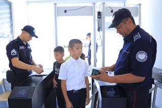 Кандидаты на поступление в «Школы мужества» Навоийской области сдают тестовые экзамены