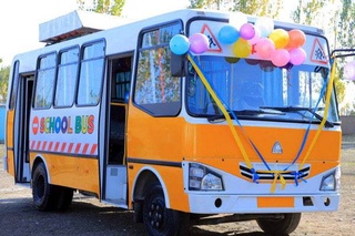 Дар Ӯзбекистон автобусҳои ройгони мактабӣ ба роҳ монда мешаванд