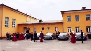 Наманганда мактаб ўқувчилари “винетка“ учун кортеж уюштирди