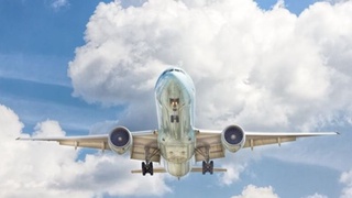 Самолёт ғилдирагида бошқа мамлакатга ўчиб ўтган ўсмир