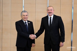 Лидеры Узбекистана и Азербайджана обсудили вопросы реализации договоренностей на высшем уровне