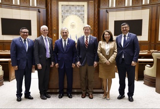 Председатель Комитета Палаты представителей Конгресса США в Сенате Олий Мажлиса