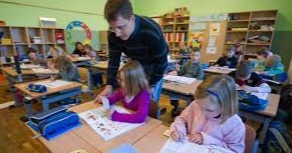 Германиянинг айрим ҳудудларида мактаблар фаолиятига рухсат берилади