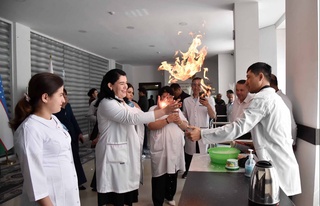 Ochiq eshiklar kunida laboratoriya sirlari ochildi