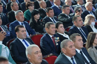 “Эҳтиром” нишони ўз соҳибларига топширилди