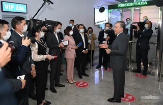 Surxondaryo viloyatiga tashrifi davomida Sh.Mirziyoyev yana jurnalistlar bilan suhbatlashdi