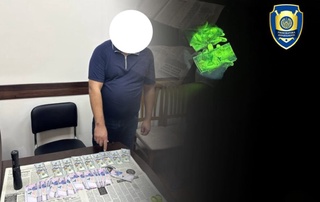 Термизда уйи бузилган фуқарога компенсация ундириб беришни ваъда қилган шахс қўлга олинди