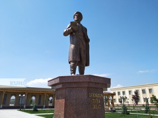 “Мингдин бири  қўюбдур оламға бир нишона”