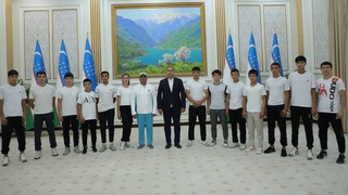 Navoiy viloyati hokimi sportchilarni taqdirladi