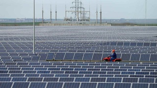 Ўзбекистонда қуриладиган қуёш фотоэлектр станциялари учун халқаро молия институтларидан қарийб 400 миллион доллар жалб этилади