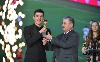 Эльдор Шомуродов признан лучшим футболистом 2021 года в Узбекистане