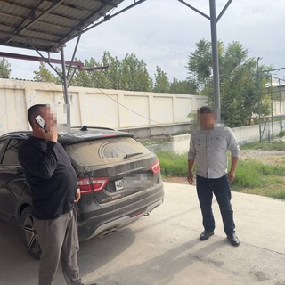 “Mashinamga qani qoʻlingni tekkizginchi“ — soliqdan qarzi bor fermerning mashinasi xatlandi