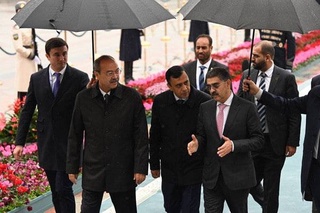 Раиси ҳукумати муваққатии Покистон ба  Ӯзбекистон омад