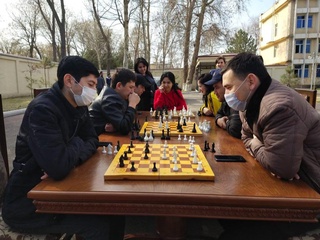 Олмалиқ ҳокими шаҳар ёшларига «қаршилик кўрсатди»