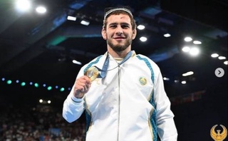 Razambek Jamalov dogʻistonlik murabbiylariga avtomobil sovgʻa qildi