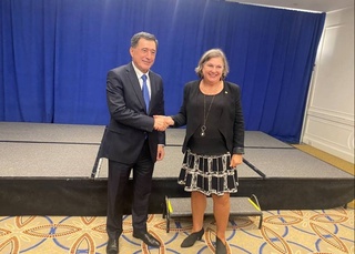 АҚШ Мемлекеттік хатшысының орынбасарымен сұхбат болды