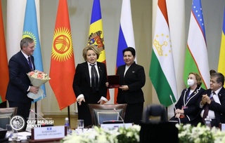 Олий Мажлис Сенати Раиси “Парламент ҳамкорлигини мустаҳкамлаш учун” медали билан тақдирланди