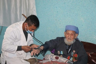 Самарқандлик 102 ёшли отахоннинг 117 та чевараси бор