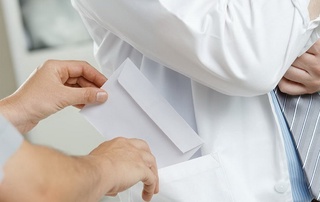 Бухорода умрбодлик нафақа ваъда қилган тиббиёт ходими ушланди