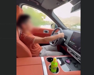 13 ёшли болакай бошқарган “Li L9” жарима майдонига қўйилди