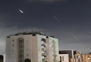 Эроннинг камида тўққизта ракетаси Исроил ҳаво базаларига зарба берди