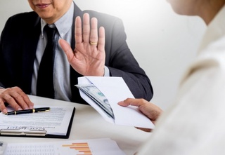 Коррупцияга қарши аниқ дастур асосида кураш олиб борилади