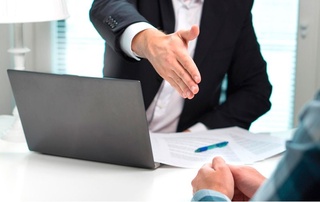 Жумыс бериўшилерге тосқынлық етип атырған жуўапкершилик илажлары бийкар етиледи