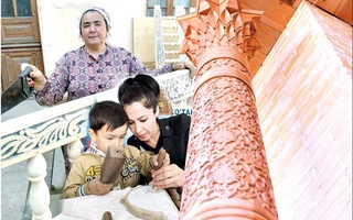 Разрушая стереотипы: резьба по дереву - женское дело