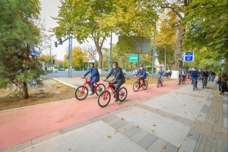 Бош вазир ўринбосари Азиз Абдуҳакимов бошчилигидаги ишчи гуруҳ Тошкент шаҳридаги велойўлакчаларни кўздан кечирди