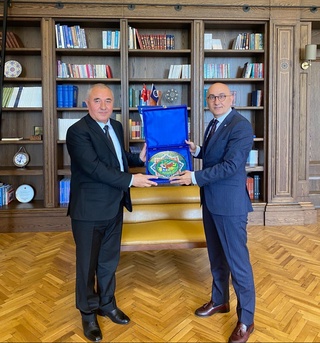 Қўшма таълим дастурлари талабага нима беради?