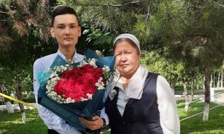 IELTS имтиҳонларида 7,0 балл олган жомбойлик ўқувчи