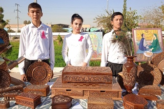 Ёғоч ўймакорлиги аёллар орасида ҳам оммалашмоқда