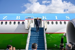 Президенти Ӯзбекистон ба Остона омад