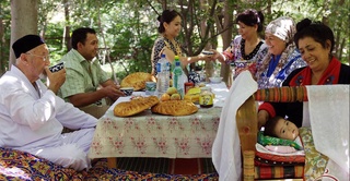 Ақ көкиреги жақсылыққа толы ел