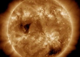 Quyosh yuzasida ulkan “teshik” aniqlandi