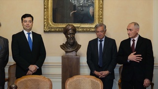 Jon agar bir shisha boʻlsa, ilm — bir yonguvchi sham