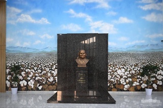 Лола Муротова мактаби: фидойилик ва меҳнатсеварлик чироғи ёниқ маскан