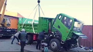 Божхонадан олиб ўтилмоқчи бўлган эҳтиёт қисимлар аслида самосвал бўлиб чиқди
