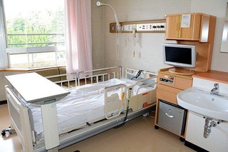 Японияда шифохонада даволанишдан бош тортган коронавирусга чалинганларга жарима қўлланилиши мумкин